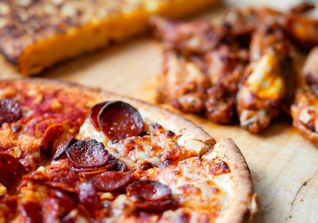 A calabresa está entre os sabores tradicionais de pizza no mundo
