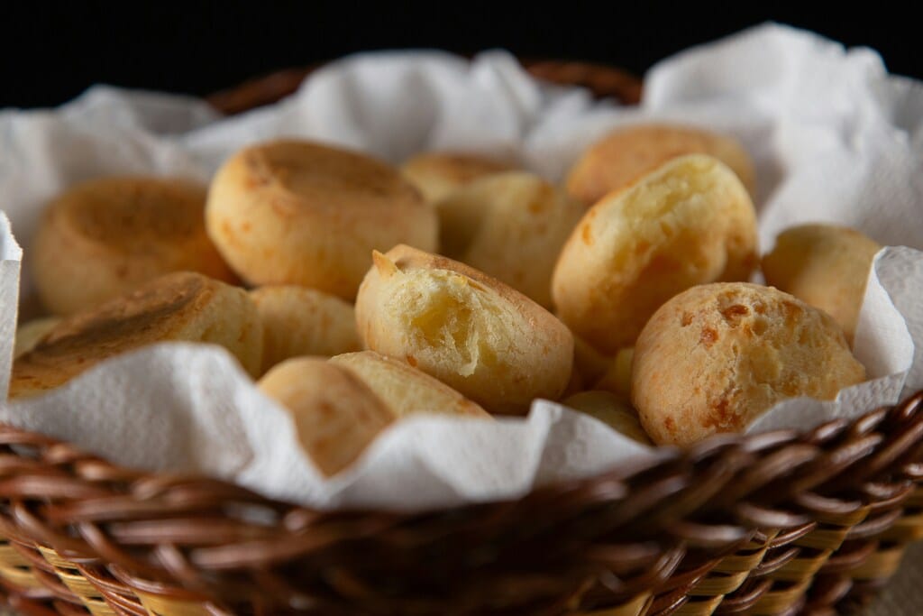 comidas que só tem no brasil: pão de queijo